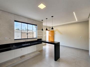 Casa · 82m² · 3 Quartos · 2 Vagas · Casa à venda no bairro Santa Rosa, 3 quartos, 1 suíte com closet e 2 vagas.