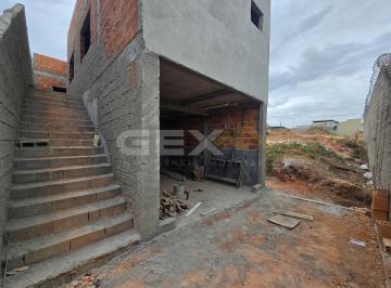 Casa · 82m² · 3 Quartos · 2 Vagas · Casa à venda no bairro Santa Rosa, 3 quartos, 1 suíte com closet e 2 vagas.