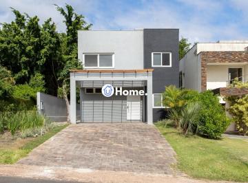 Casa · 300m² · 4 Quartos · 2 Vagas · Casa em condomínio no Terra Ville  .Esta casa de alto padrão, dispõe de 4 suítes