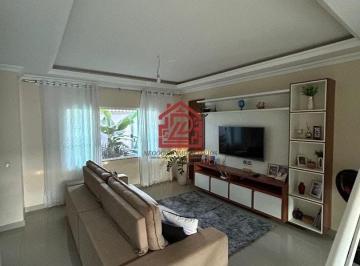 Casa · 188m² · 3 Quartos · 1 Vaga · Casa à Venda em Verdes Mares, Macaé: 3 Quartos, 188m², R$520mil