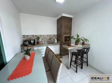Apartamento · 2 Quartos · 2 Vagas · Apartamento semi-mobiliado a 250 metros do mar no Centro de Navegantes/SC