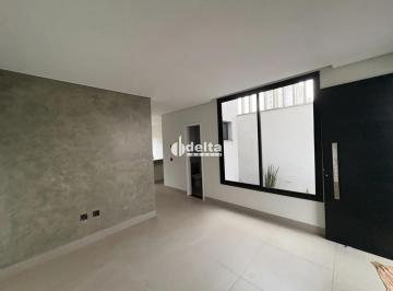 Casa · 130m² · 3 Quartos · 2 Vagas · Casa residencial estilo sobrado com 3 quartos disponível no bairro Laranjeiras em Uberlândia - MG.