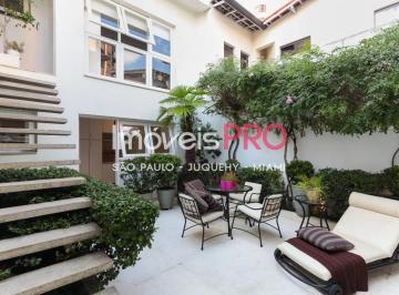 Casa · 155m² · 2 Quartos · 2 Vagas · Sobrado reformado no Campo Belo com 2 dorm, sendo 1 suite e 2 vagas