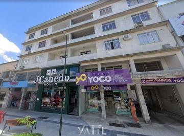Comercial · 215m² · Loja comercial com forte potencial no Centro - 215m²