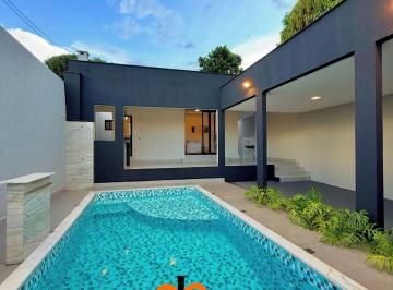 Casa · 161m² · 3 Quartos · 2 Vagas · Casa sozinha no lote 3/4 sendo 2 suítes com piscina