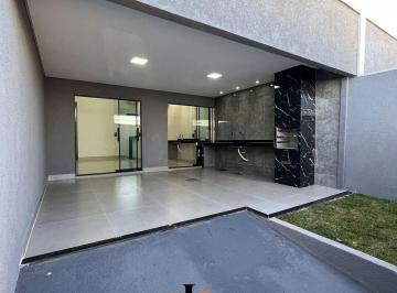 Casa · 112m² · 3 Quartos · 2 Vagas · Casa Padrão 3/4 sendo uma suíte com closet