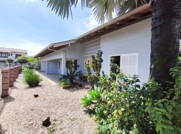 Casa · 258m² · 4 Quartos · 2 Vagas · Casa com amplo terreno e energia solar próximo ao centro de Timbó