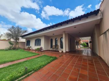 Casa de 4 quartos, Maringá · Casa térrea à venda em Maringá – 226 m2 com 4 quartos (1 suíte), 4 vagas