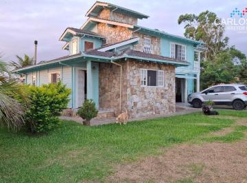 Casa · 286m² · 7 Quartos · 2 Vagas · Casa à venda no bairro Centro - Laguna/SC