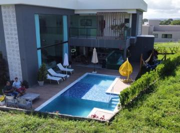 Casa · 330m² · 6 Quartos · 4 Vagas · Casa porteira fechada no Raiz da Serra 4 – 6 suítes, lazer privativo e condomínio exclusivo em Grava