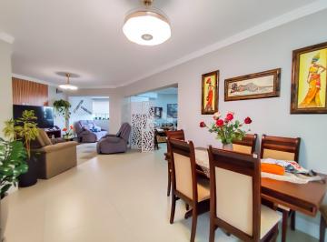 Apartamento · 121m² · 2 Quartos · 2 Vagas · Apartamento reformado na esquina da Sogipa, bairro Higienópolis