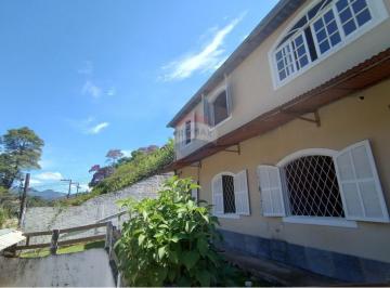 Casa · 350m² · 4 Quartos · Casa Aconchegante em Teresópolis: Acesso até a BR 116, Pronta Para Morar!