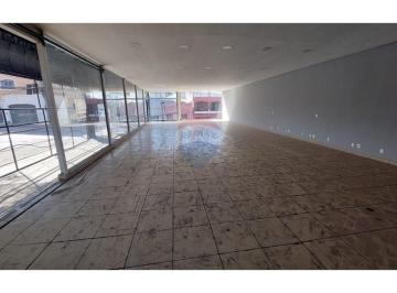 Comercial · 750m² · 3 Vagas · "Espaço Comercial Moderno em Vila Santana: 750 m²"