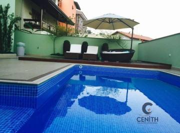 Casa · 370m² · 3 Quartos · 2 Vagas · Maravilhoso imóvel com gourmet, piscina, planejados e muito verde! 370 m²