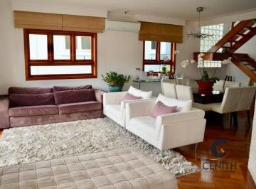 Casa · 400m² · 3 Quartos · 2 Vagas · Maravilhoso imóvel com gourmet, piscina, planejados e muito verde! 370 m²