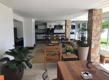 Casa · 760m² · 5 Quartos · 7 Vagas · Imóvel Alto Padrão com 5 Dormitórios, Área Gourmet e Vista para o Verde