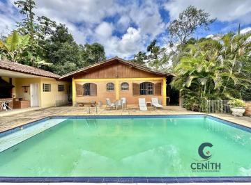 Casa · 4700m² · 3 Quartos · 3 Vagas · Casa de Campo Térrea Estilo Colonial com Piscina e Espaço Gourmet