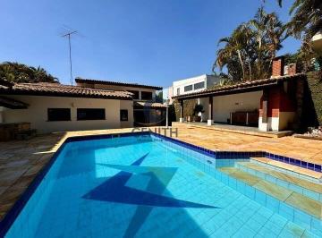Casa · 390m² · 3 Quartos · 4 Vagas · Lindíssima Casa no Miolo da Granja Viana – Ideal para Residência