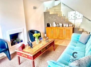 Casa de 3 quartos, Cotia · Casa com 3 suítes, living integrado, espaçosa e aconchegante - Granja Viana