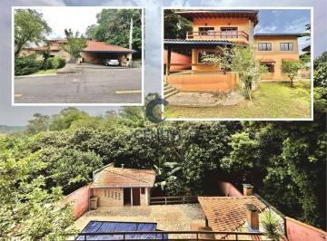 Casa · 360m² · 5 Quartos · 5 Vagas · Residência Completa com 5 Dorms, Varanda Gourmet, Cercada por Natureza!