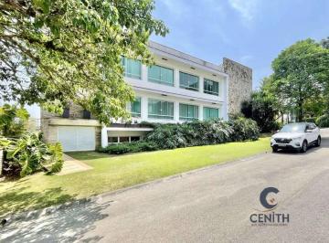 Casa · 1043m² · 6 Quartos · 10 Vagas · Residência sofisticada com vista, lazer completo e espaços multifuncionais!