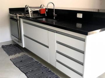 939ed59f-a7f7-4929-9841-868a25aaf39a · Atraente casa para venda em Jardim Aeroporto com 3 quartos, sendo 1 suíte, 170m²
