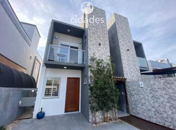 Casa · 72m² · 2 Quartos · 1 Vaga · Locação de casa sobrado 2 dormitórios com garagem no Rio Vermelho, Florianópolis