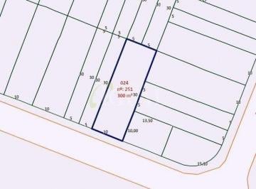 Terreno · 300m² · Terreno Plano com Casa antiga Habitável Ótima Localização Medindo 10X30 totalizando 300m²