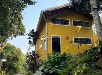 Casa · 100m² · 4 Quartos · 4 Vagas · Linda casa em Ponta das Canas cercada de natureza com vista para o mar!