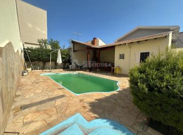 Casa · 420m² · 3 Quartos · 2 Vagas · Casa residencial localizada no bairro Cidade Jardim, com 03 quartos, piscina e varanda com churrasqu
