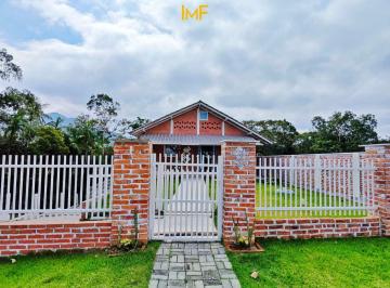Casa · 168m² · 1 Quarto · 3 Vagas · Casa diferenciada em meio a natureza