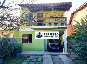 720a5c335bd340d588d12a2b2625c5b1102f4a90 · Vende - Itaipu - Casa Duplex com 3 quartos e área externa com vaga de garagem para 3 carros