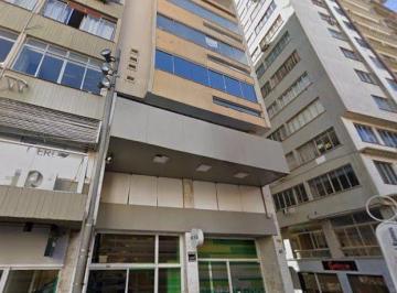 5d39093a58b553644ab364398958b9f53c580a87 · Prédio Comercial no Centro de Florianópolis.