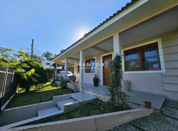 Casa · 173m² · 3 Quartos · 2 Vagas · Casa 3 dormitórios, sendo 1 suíte, 2 vagas de garagem cobertas com piscina.