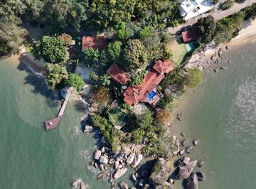 Casa · 1100m² · 7 Quartos · 10 Vagas · Espetacular Propriedade de Luxo com Praia Privativa