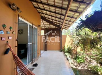Casa · 130m² · 2 Quartos · 2 Vagas · Casa Ampla com 2 Quartos e Suíte em São Francisco – Serra