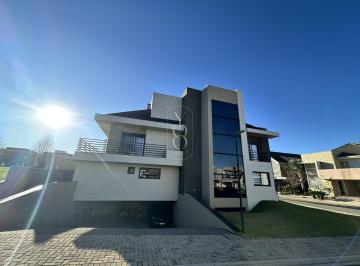 Casa · 600m² · 4 Quartos · 6 Vagas · Magnífica mansão de alto padrão com elevador em co