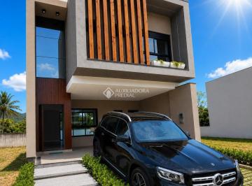 Casa · 199m² · 4 Quartos · 4 Vagas · Casa com 4 suítes em condomínio fechado