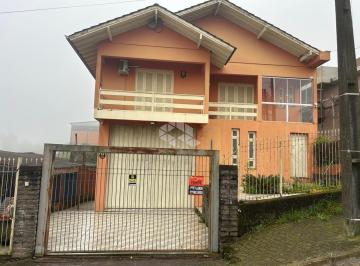 Casa · 268m² · 3 Quartos · 4 Vagas · Casa em alvenaria com 3 dormitórios sendo 1 suíte no bairro America