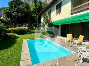 Casa · 250m² · 4 Quartos · 2 Vagas · Descubra o Paraíso Urbano: Linda Casa na Gávea, Seu Refúgio de Luxo no Coração do Rio!