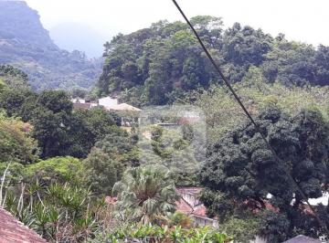 Casa · 333m² · 4 Quartos · 4 Vagas · Maravilhosa casa com lindas vistas e Privacidade! Em rua com guarita de segurança!