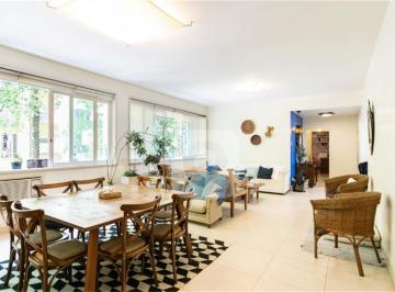 Apartamento · 215m² · 4 Quartos · 1 Vaga · Excelente apartamento reformado 4 quartos em Copacabana!