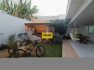Casa · 147m² · 2 Quartos · 2 Vagas · Casa com amplo quintal, 2 dormitórios, cozinha com planejados em bairro próximo a avenida principal 