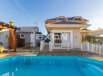 Casa · 364m² · 4 Quartos · 3 Vagas · Casa em Piraquara à venda com 364m² – Alto Padrão com Piscina