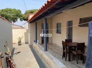 Casa · 360m² · 4 Quartos · 8 Vagas · Casas residencial  disponível para venda no bairro Santa Mônica em Uberlândia-MG