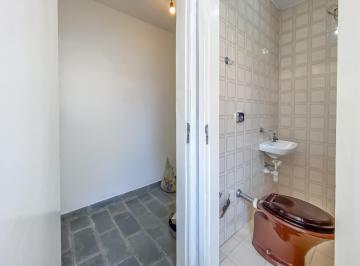 IMG_20260624_091559_000.jpeg · Confortável casa para venda e locação em Vila Olímpia com 4 quartos, sendo 2 suítes, 208m² - remaxfr