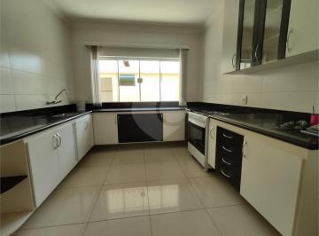 Casa · 273m² · 3 Quartos · 2 Vagas · Casa de rua : Sobrado / Residencial / São Benedito