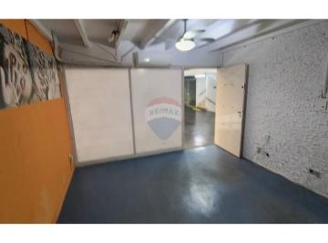 Comercial · 37m² · Excelente loja comercial  aprox. 25 mts² com banheiro.