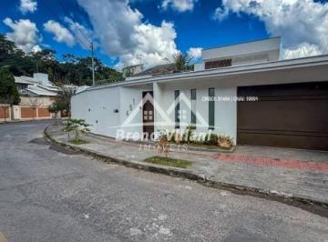Casa · 211m² · 3 Quartos · 4 Vagas · Descubra essa casa  em um dos bairros mais valorizados da cidade, a 5 minutos do centro