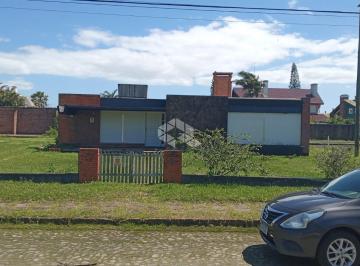 713802_i24Fc1zWW5988oSo_71380268d6c6b77d9c3.jpg · Casa com 3 terrenos no coração de Atlântida